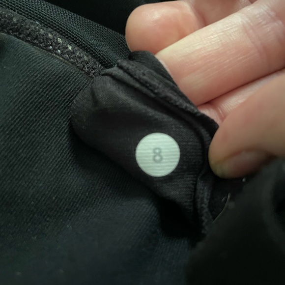 Lululemon Classic Black Yoga Tank Top - VGUC - Size 8 - Picture 3 of 3